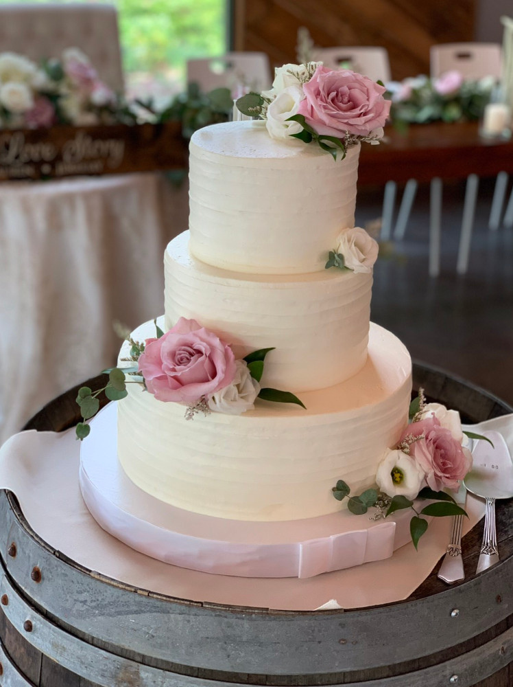 Floral Wedding Cake | Anniversary Cake – Liliyum Patisserie & Cafe